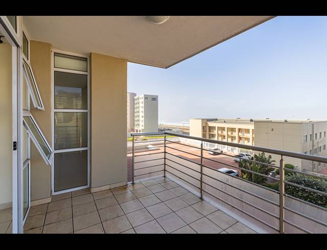 3 BEDROOM APARTMENT TO LET IN BEACHFRONT